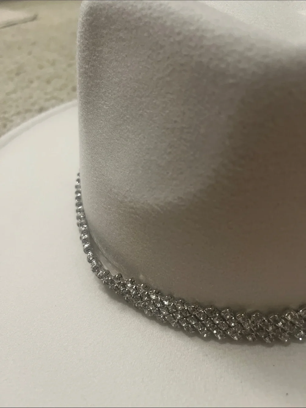 Ivory Wide-Brim hat with Silver Braided Band